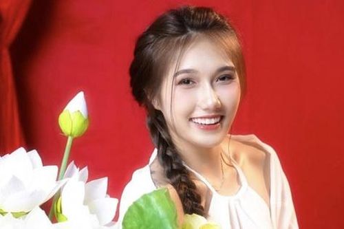 Hoa khôi bóng chuyền Nguyễn Lan Vy khoe nhan sắc trong veo ở 19 tuổi