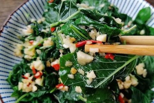 2 loại rau ít 'ngậm' thuốc trừ sâu nhất chợ, cái số 1 ở quê mọc um tùm như cỏ