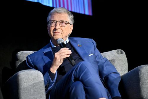 Bill Gates cảnh báo 4 mối đe dọa đáng sợ mà thế hệ trẻ phải đối mặt