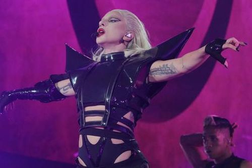 Lady Gaga viết bản hit biểu tượng nhất sự nghiệp 'Born This Way' trong bao lâu?