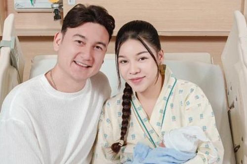 Vợ thủ môn Đặng Văn Lâm sau khi sinh con gây chú ý