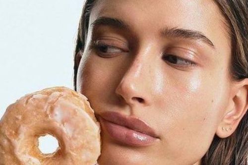 Má hồng màu beige: 'Chìa khóa vàng' cho lối trang điểm tối giản