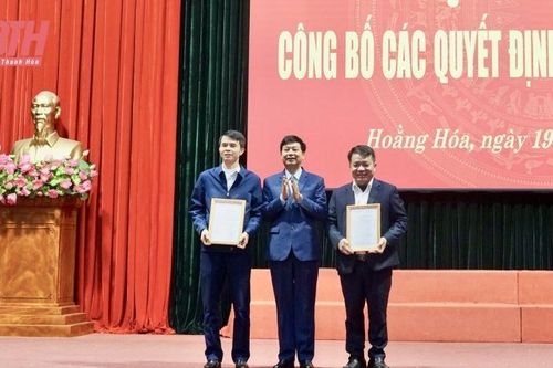 Huyện Hoằng Hóa công bố các quyết định về công tác tổ chức