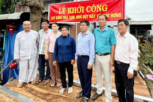 Huyện Phú Tân khởi công xây dựng 34 căn nhà