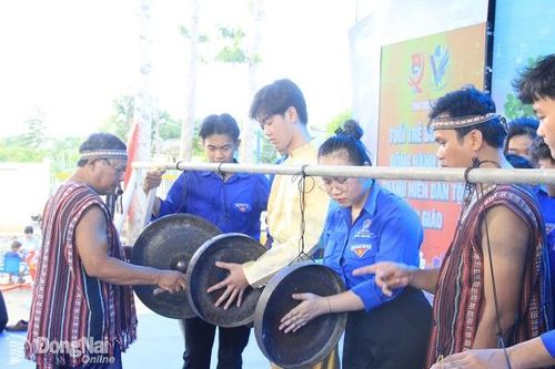 Thanh niên tham gia bảo tồn, phát huy bản sắc văn hóa dân tộc