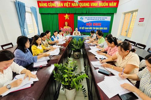 Hội Liên hiệp Phụ nữ huyện Vạn Ninh ký kết giao ước thi đua năm 2025