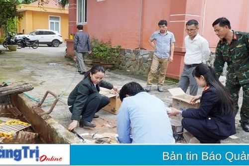 Cam Lộ: Tiêu hủy 107 hộp pháo hoa nổ do Trung Quốc sản xuất