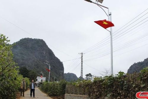 Thắp sáng những tuyến đường quê