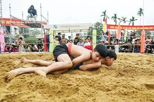 Rộn ràng lễ hội đầu xuân