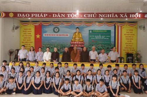 Đà Nẵng: Trao tặng 50 xe đạp cho Đoàn sinh Gia đình Phật tử có hoàn cảnh khó khăn