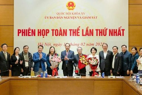 Phó Chủ tịch Quốc hội, Thượng tướng Trần Quang Phương dự Phiên họp toàn thể lần thứ Nhất của Ủy ban Dân nguyện và Giám sát