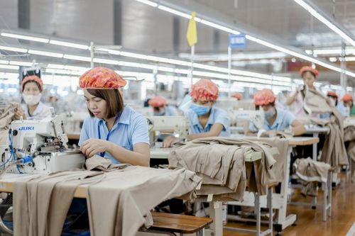 Cổ phiếu âm thầm lập đỉnh, May Sông Hồng kinh doanh thế nào