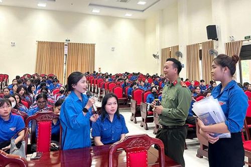 Bảo vệ người dân trên không gian số