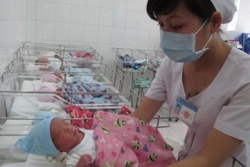 Bộ Chính trị yêu cầu không kỷ luật đảng viên sinh con thứ ba trở lên