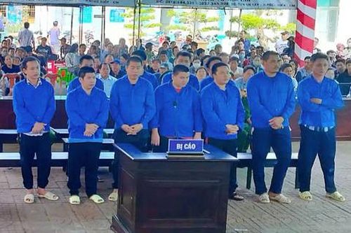 Nhóm đối tượng 'tiếp tay' cho khai thác thủy sản trái phép trên biển lãnh án