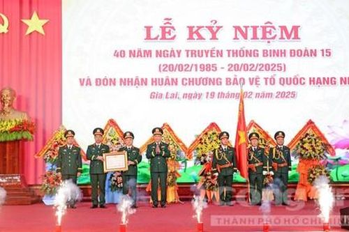 Binh đoàn 15 đón nhận Huân chương Bảo vệ Tổ quốc hạng Nhất