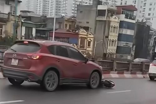 Triệu tập tài xế ô tô gây tai nạn rồi bỏ chạy, kéo lê xe máy suốt đoạn đường dài