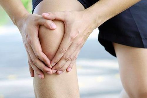 Chấn thương dây chằng chéo trước: Nguyên nhân, biểu hiện, cách điều trị và phòng bệnh