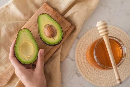Đắp mặt nạ từ quả bơ hàng ngày có tốt không?