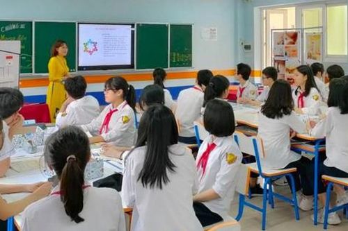 Phụ huynh sốt ruột chờ phương án xét tuyển từ các trường THCS chất lượng cao
