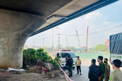 Bình Dương: Phát hiện người phụ nữ tử vong dưới gầm cầu vượt