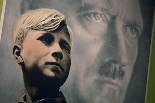 Hitler ở tuổi thiếu niên: Chống đối cha, muốn trở thành họa sĩ