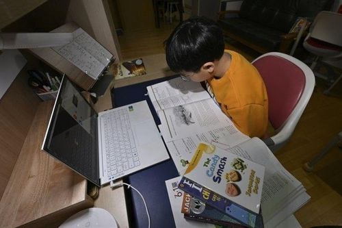 Chưa vào lớp 1 đã phải làm đề thi đại học