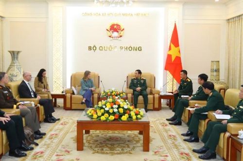 Việt Nam-Canada thúc đẩy hợp tác lĩnh vực đào tạo, gìn giữ hòa bình và công nghiệp quốc phòng