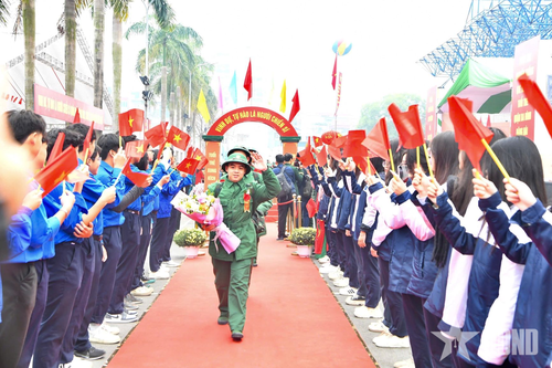 'Vui gì hơn làm người lính đi đầu'