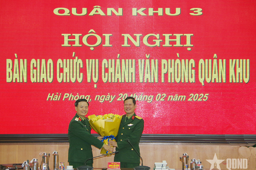 Bàn giao chức vụ Chánh Văn phòng Quân khu 3