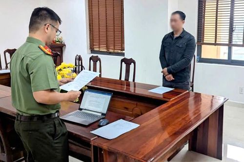 Vận động đối tượng từ nước ngoài về đầu thú