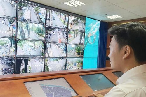 Thủ trưởng các cơ quan, đơn vị được quyết định việc đầu tư, mua sắm các hoạt động ứng dụng công nghệ thông tin