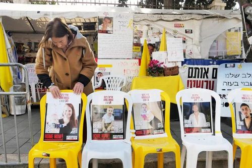 Lực lượng Hamas trao trả thi thể 4 con tin Israel