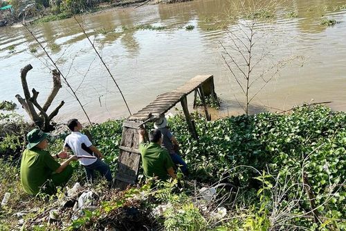 Thi thể nam giới dưới đám lục bình: Rùng mình lời khai nữ nghi phạm