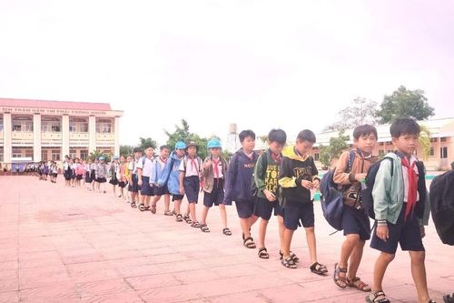 Cà Mau hỗ trợ gạo cho 190 học sinh trong học kỳ 2 năm học 2024 - 2025