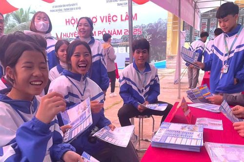 Tạo cơ hội tiếp cận việc làm cho học sinh vùng biên