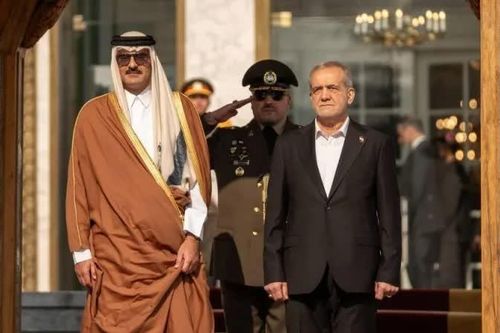 Quốc vương Qatar thăm Iran, khẳng định đối thoại là từ khóa cho ổn định khu vực