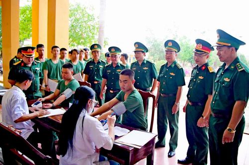 Những ngày đầu trong quân ngũ của các chiến sĩ mới
