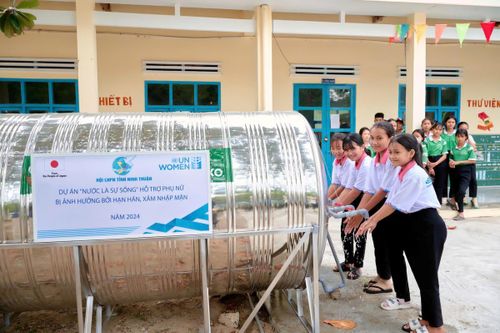 Hơn 10.000 người, đặc biệt là phụ nữ dễ bị tổn thương được hỗ trợ tiếp cận nước sạch