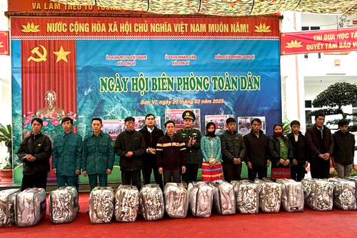 Rộn ràng 'Ngày hội Biên phòng toàn dân' ở xã biên giới Sơn Vĩ