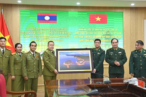 Cơ quan đại diện Bộ Công an Lào tại Việt Nam thăm, làm việc tại Bộ Chỉ huy BĐBP Hà Tĩnh