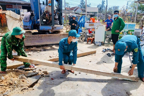 Xây dựng nhà tình nghĩa cho hộ nghèo, neo đơn