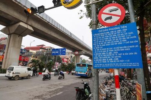 Phó Thủ tướng yêu cầu xử lý bất cập biển báo, đèn tín hiệu giao thông