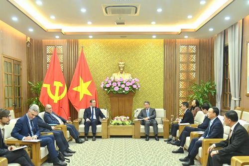 Bộ trưởng Bộ Tư pháp tiếp Chủ tịch Liên minh Công chứng Quốc tế và Hội đồng công chứng tối cao Pháp