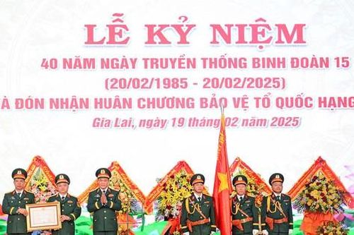 Binh đoàn 15 nhận Huân chương Bảo vệ Tổ quốc hạng Nhất