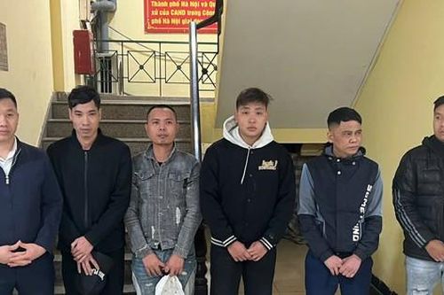 Quan hệ bất chính với người có gia đình, cô gái bị tạt axit và đánh gãy chân