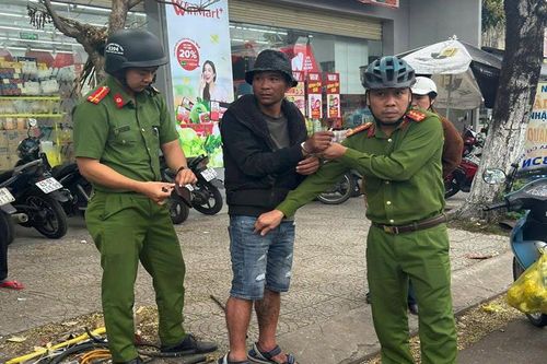 Bắt đối tượng đuổi đánh tài xế xe ôm ở bến xe Đà Nẵng