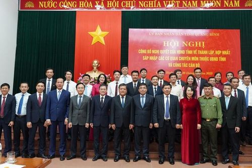 Công bố quyết định thành lập, hợp nhất, sáp nhập các cơ quan thuộc UBND tỉnh Quảng Bình