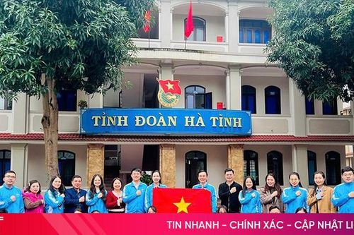 Phát động chương trình 'Tuổi trẻ tô thắm màu cờ'