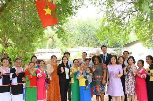 Hỗ trợ hơn 10.000 người dân khu vực bị hạn hán, xâm nhập mặn tiếp cận nước sạch